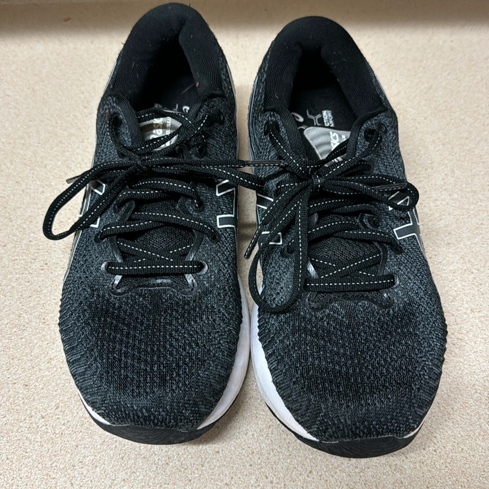 Women’s ASICS  Gel- Cumulus Size 7